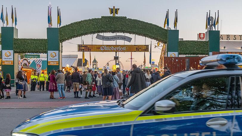 Das Münchner Oktoberfest durfte am Mittwochabend nach einer Bombendrohung wieder öffnen.