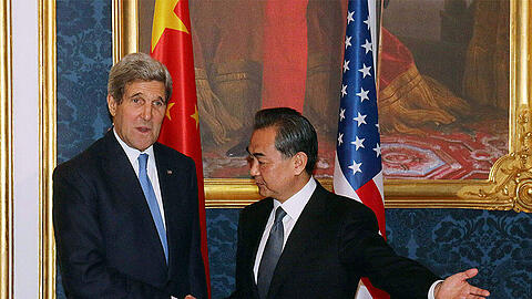 Außenminister Wang Yi bei einem früheren Treffen mit seinem US-Amtskollegen John Kerry.