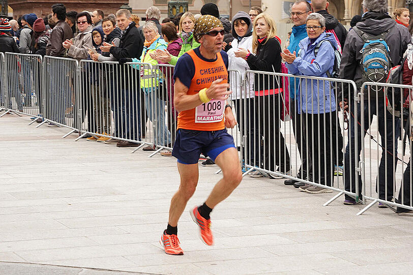 Die Läufer und Läuferinnen des 30. München Marathon am 11.20.2015