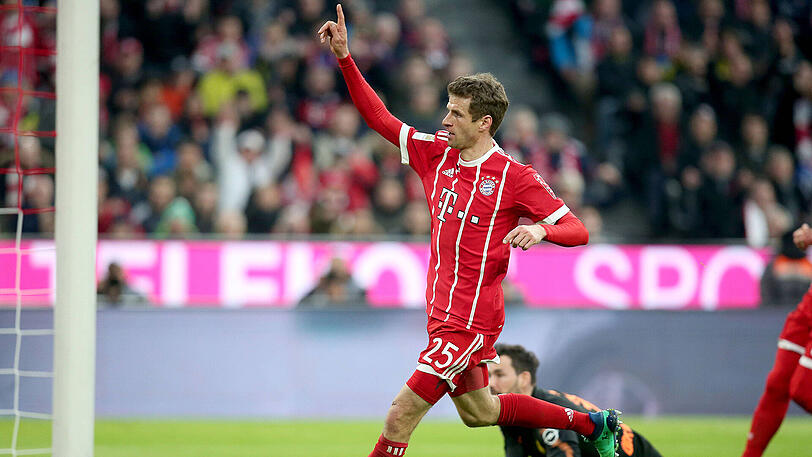 Thomas Müller: Note 2 - Schönes Zuspiel auf Lewandowski beim 1:0. Krönte seine starke erste Halbzeit mit dem 3:0 per Direktabnahme-Lupfer - sein 7. Liga-Tor in dieser Saison. Leitete den Treffer zum 6:0 sehenswert mit der Hacke ein.
