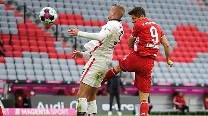 Das 2:0! Im Anschluss an einem Kimmich-Eckball springt Lewandowski am höchsten und köpft ins lange Eck ein.