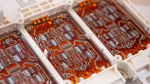Ein "HybridPack Drive" von Infineon ist zu sehen.