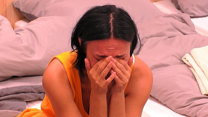 Mimi Fiedler weint, weil Match-Partnerin Leyla durch die Gewinnerinnen nominiert wurde
