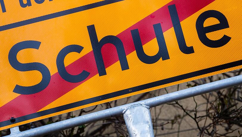 Soll ins Gef&auml;ngnis, wer die Schule schw&auml;nzte? (Symbolbild)