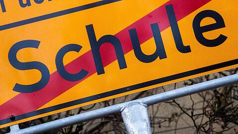 Soll ins Gef&auml;ngnis, wer die Schule schw&auml;nzte? (Symbolbild)