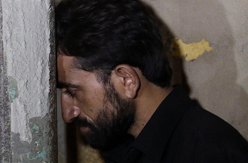 Der Bruder von Shafqat Hussain nach desen Hinrichtung.