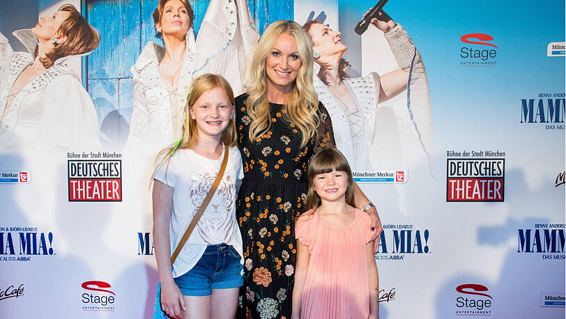 Eva Grünbauer mit ihren Kindern Amelie und Lisanne.