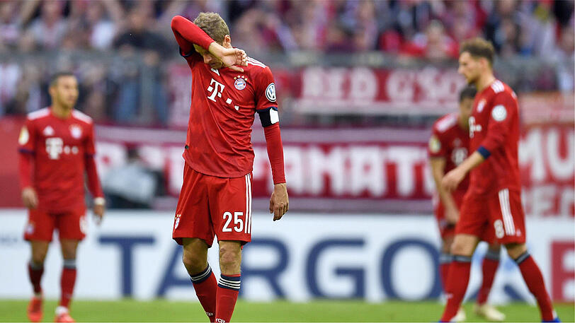 Ins Wanken geraten: Thomas Müller und der FC Bayern gegen den FC Heidenheim.