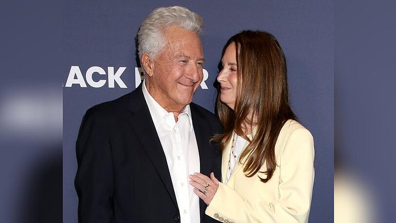Verliebt wie am ersten Tag: Dustin und Lisa Hoffman bei der Premiere von "Tuner" in New York am 20. Mai 2026. Verliebt wie am ersten Tag: Dustin und Lisa Hoffman bei der Premiere von "Tuner" in New York am 20. Mai 2026.