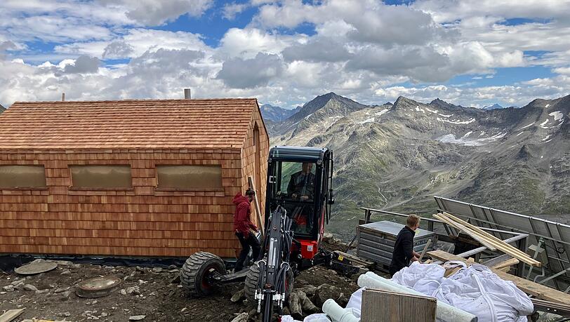 An der Neuen Prager Hütte des DAV entstanden wegen des Wassermangels Trockentoiletten. (Archivbild) An der Neuen Prager Hütte des DAV entstanden wegen des Wassermangels Trockentoiletten. (Archivbild)
