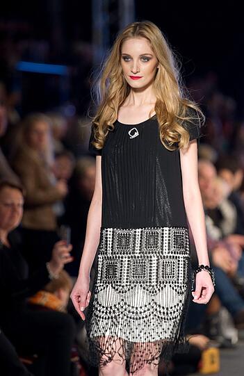 Ist das der neue Nackt-Trend? Bei der Fashion Week in Polen präsentieren Models transparente Mode - sehen Sie hier die besten Bilder.