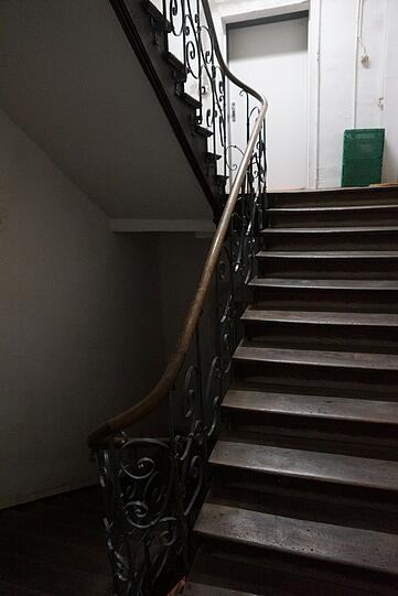 Blick in das alte Treppenhaus der Wagnerstraße 1.
