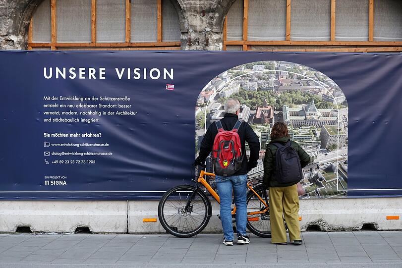 Visionen gab es – der Bauzaun mit der Signa-Neuplanung des alten Karstadt-Geländes am Bahnhof, die sich wohl erledigt haben dürften. Und schuld ist wieder mal keiner.