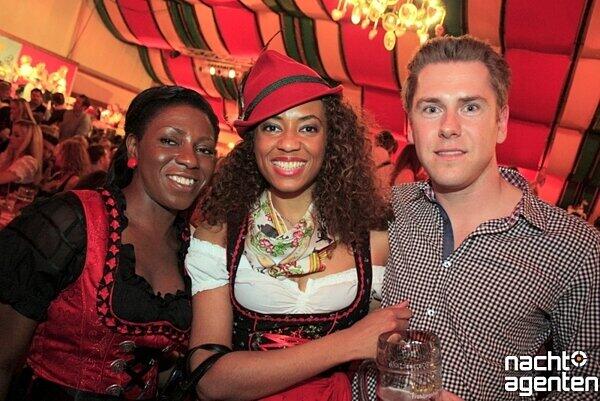 Dirndl, Lederhosen und viel Spaß: Die Party "Tracht und Pracht" am Samstag im Hippodrom auf der Theresienwiese. Mehr Bilder unter: www.nachtagenten.de.