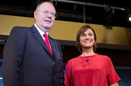 Peer Steinbrück und ARD-Moderatorin Sandra Maischberger im Studio