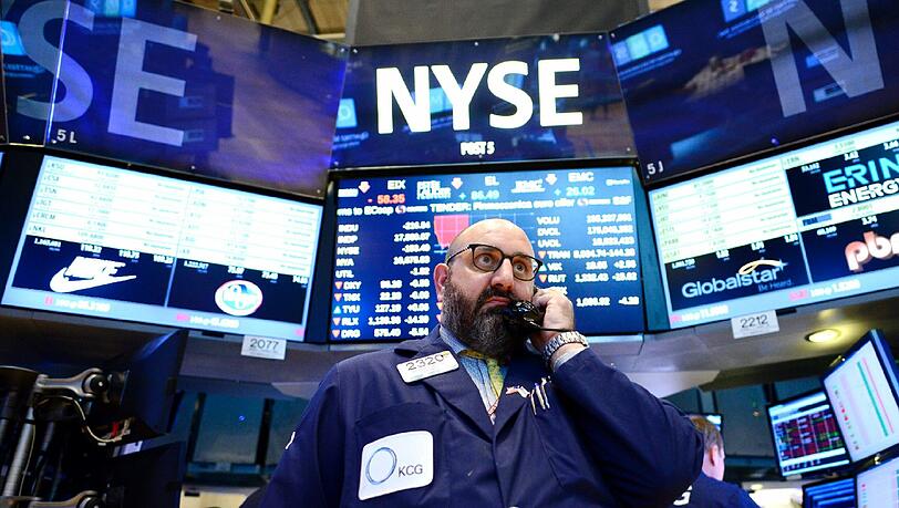 Die Händler in der New Yorker Börse mussten wegen einer technischen Störung eine stundenlange Zwangspause machen. Die Händler in der New Yorker Börse mussten wegen einer technischen Störung eine stundenlange Zwangspause machen.