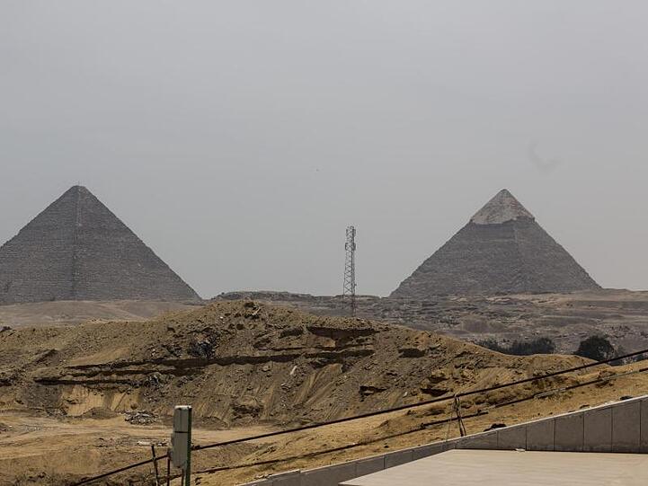 Blick auf die Pyramiden von Gizeh. In der Nähe des bei Touristen beliebten Ziels hat es einen Anschlag gegeben.