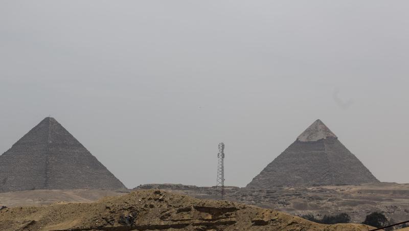 Blick auf die Pyramiden von Gizeh. In der Nähe des bei Touristen beliebten Ziels hat es einen Anschlag gegeben. Blick auf die Pyramiden von Gizeh. In der Nähe des bei Touristen beliebten Ziels hat es einen Anschlag gegeben.