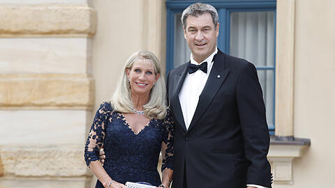 Markus Söder und seine Frau Karin bei der Eröffnung der Bayreuther Festspiele 2021