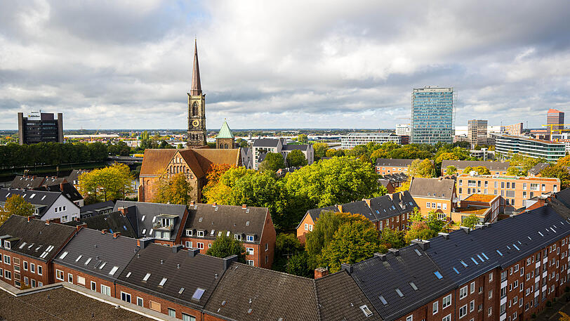 Die Sonne scheint auf die St. Stephani Kirche in der Bremer Innenstadt. Bremen ist das kleinste Bundesland.