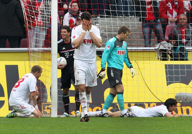 Nach dem Eigentor durch Geromel. die Kölner können es nicht fassen.
