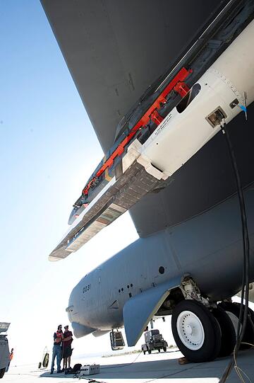 Die X-51 wird von Boeing und der Darpa (Defense Advanced Research
Projects Agency) vorangetrieben, der Forschungsabteilung des
US-Militärs.