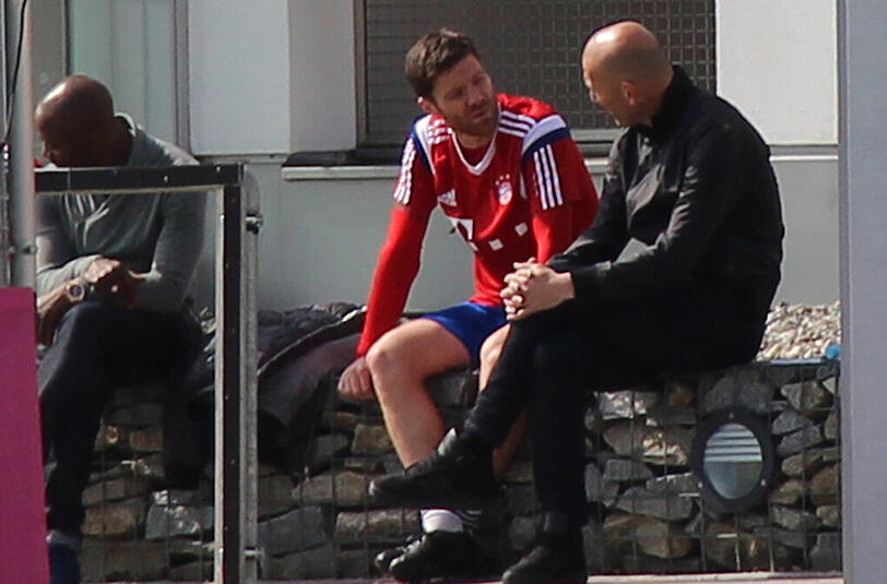 Zinedine Zidane, Willy Sagnol und Co. am Trainingsgelände des FC Bayern an der Säbener Straße.