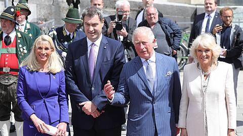 Markus Söder (l.) und König Charles (damals noch Prinz) mit ihren Ehefrauen 2019 in München.