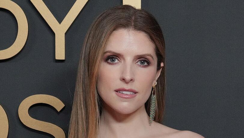 Anna Kendrick inszeniert den Bestseller "Die sieben Männer der Evelyn Hugo". Anna Kendrick inszeniert den Bestseller "Die sieben Männer der Evelyn Hugo".