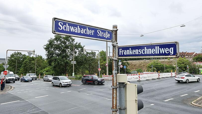 Der Frankenschnellweg wird in N&uuml;rnberg zum Nadel&ouml;hr. Die Stadt will diesen ausbauen, damit der Verkehr wieder besser rollt. (Archivbild)