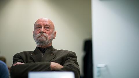 De Rechtsextremist Karl-Heinz Hoffmann (78) &ndash; erst im Februar ist er in Berlin vor Gericht gewesen, weil er gegen seine Überwachung von Verfassungsschützern geklagt hatte. Er zog die Klage aber zurück.