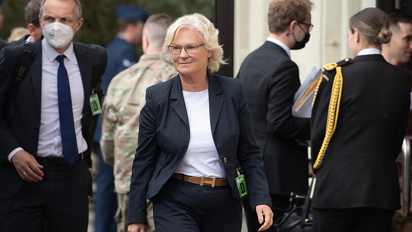 Christine Lambrecht auf dem US-Luftwaffenstützpunkt in Ramstein. Christine Lambrecht auf dem US-Luftwaffenstützpunkt in Ramstein.