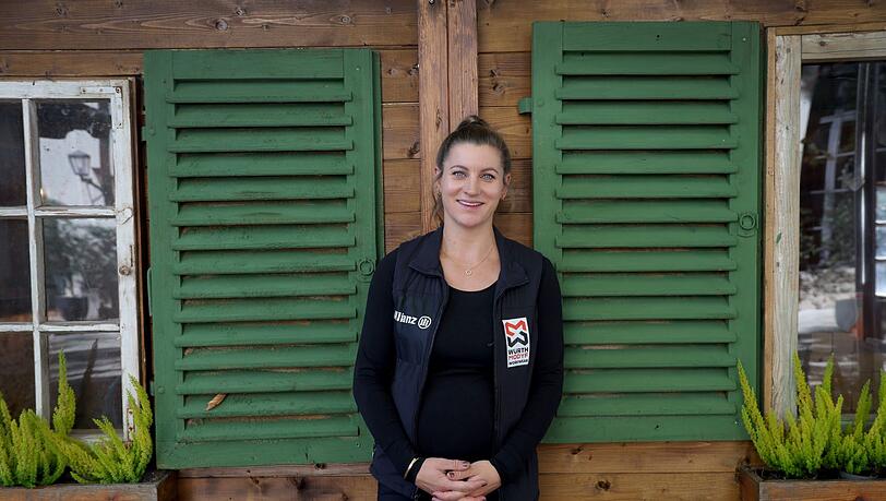 Mit Babybauch: Snowboard-Star Ramona Hofmeister wird diesen Winter keine Rennen fahren. Mit Babybauch: Snowboard-Star Ramona Hofmeister wird diesen Winter keine Rennen fahren.