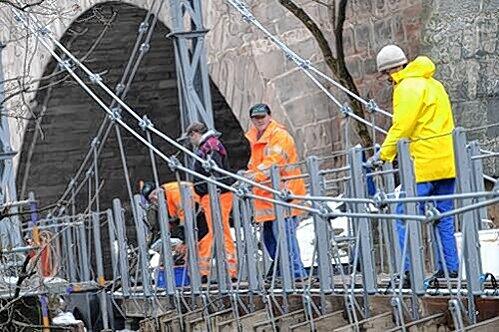 Noch liegen die Holzbohlen nicht auf dem Kettensteg. Doch bis zum 22. Dezember sollen die Bauarbeiten abgeschlossen sein.