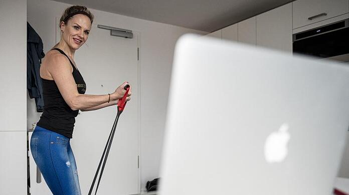 Dany Dobner, Fitnesstrainerin, arbeitet nur noch per Videotelefonat.
