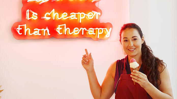 Billiger als eine Therapiestunde ist Eiscreme auf jeden Fall. Davon ist Eisbrunnen-Betreiberin Lucy Allary überzeugt.