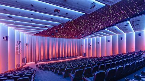 Das (m)K6 &ndash; M&uuml;nchens Kino mit der gr&ouml;&szlig;ten Leinwand. Hier findet die erste Ladykino-Vorstellung des Abends, um 19:15 Uhr, statt.