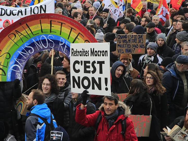 Eine Demonstration gegen die Rentenreformen in Paris.