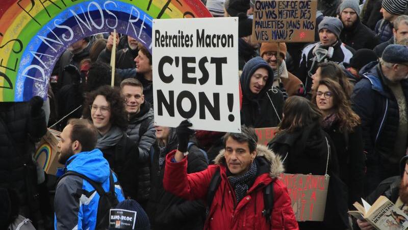 Eine Demonstration gegen die Rentenreformen in Paris. Eine Demonstration gegen die Rentenreformen in Paris.
