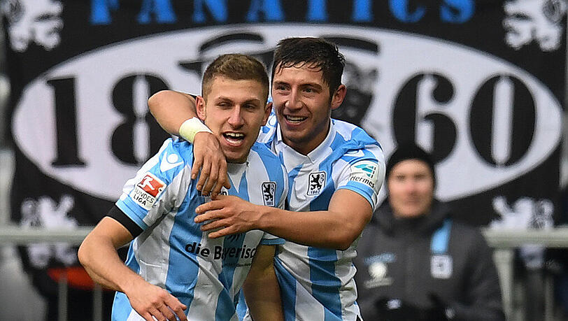 Zwei jubelnde Löwen nach dem 1:0-SIeg gegen Dresden: Offensivspieler Levent Aycicek (l.), Schütze des goldenen Treffers, und Linksverteidiger Maxi Wittek. Zwei jubelnde Löwen nach dem 1:0-SIeg gegen Dresden: Offensivspieler Levent Aycicek (l.), Schütze des goldenen Treffers, und Linksverteidiger Maxi Wittek.