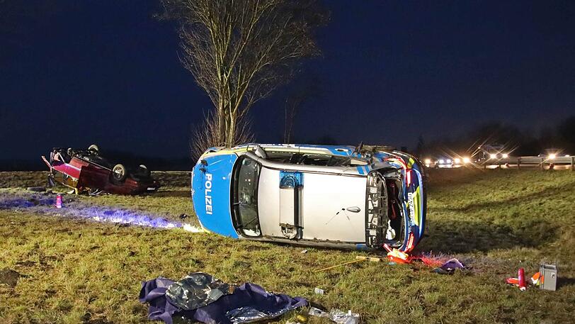 Zum Abschluss der Verfolgungsjagd überschlugen sich beide Fahrzeuge.