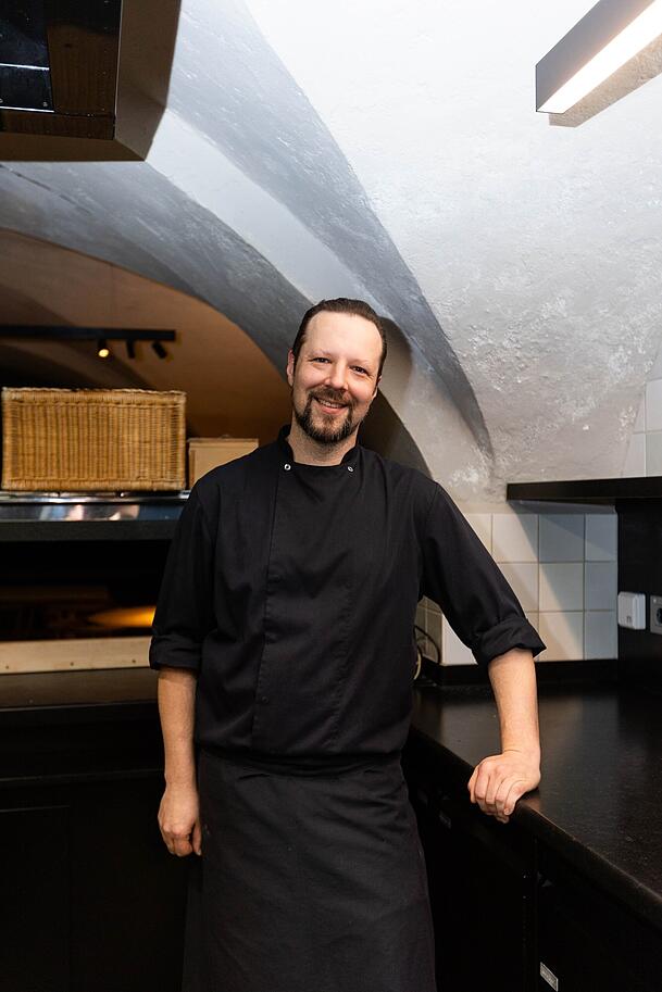 Der neue Küchenchef Michael Konietzny. Zur Zeit ist er noch Sous Chef der Eventküche im Bayerischen Hof. Der neue Küchenchef Michael Konietzny. Zur Zeit ist er noch Sous Chef der Eventküche im Bayerischen Hof.