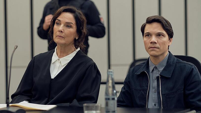 "Ein Fall für Conti - Der verlorene Sohn": Anna Conti (Désirée Nosbusch) vertritt ihren Mandanten Falk Klopfer (Sebastian Urzendowsky) vor Gericht.