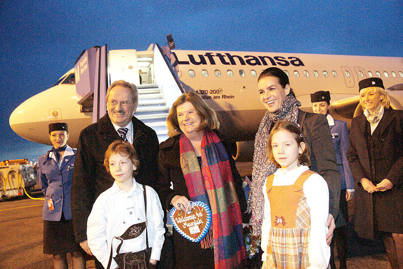 Gunilla Lindberg inmitten von Christian Ude und Katarina Witt.