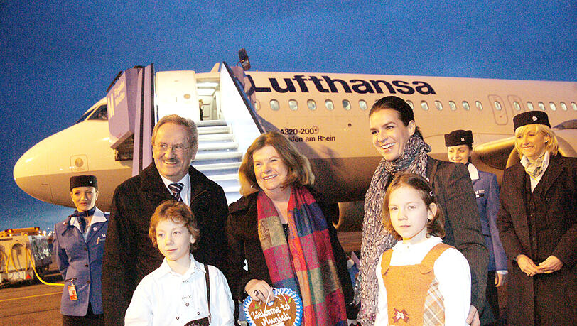 Gunilla Lindberg inmitten von Christian Ude und Katarina Witt. Gunilla Lindberg inmitten von Christian Ude und Katarina Witt.