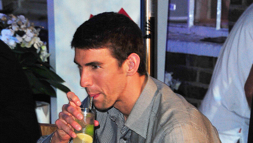Sollte weniger tief ins Glas blicken: Michael Phelps Sollte weniger tief ins Glas blicken: Michael Phelps