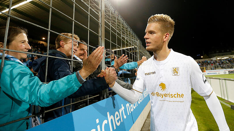 Machtwinner gegen Greuther Fürth: Daniel Wein bei der Ehrenrunde