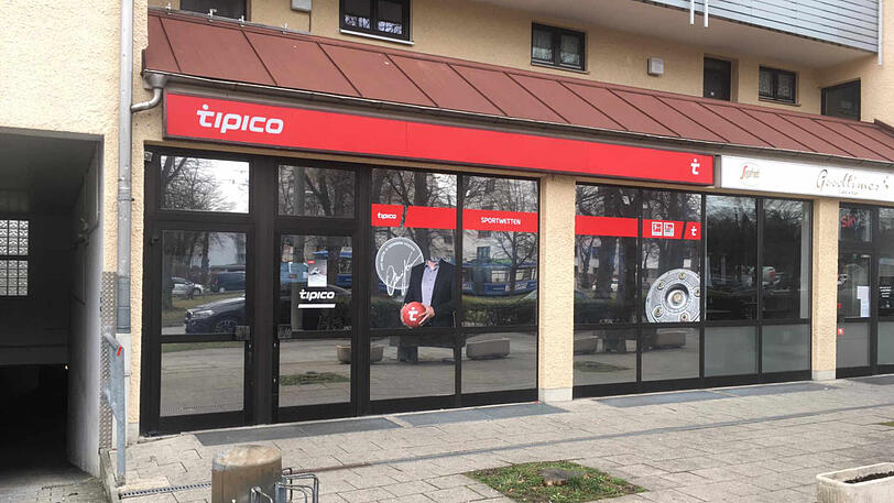 Dieses Wettbüro in der Schwanseestraße haben die Unbekannten überfallen.