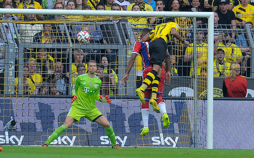 MANUEL NEUER - NOTE 3 - Vor vier Wochen, am 13. Juli, wurde der Torhüter in Rio Weltmeister. Nun stand er in einer Schießbude &ndash; nicht beim Freizeitkick, hinter der Bayern-Abwehr. War mächtig frustriert. Hielt, was machbar war. Beim 0:1 von Mkhitaryan (23.) und 0:2 von Aubaeyang (62.) machtlos.