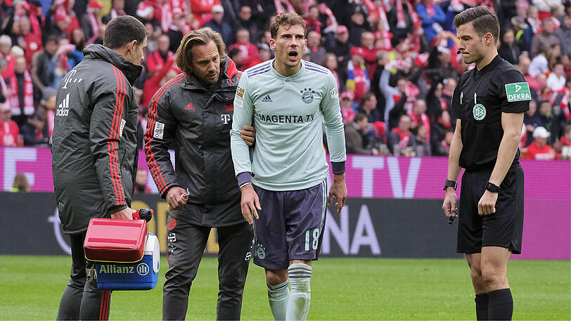 In Mainz angeschlagen ausgwechselt: Leon Goretzka (Mi.) vom FC Bayern.